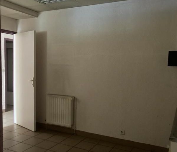 Local bureaux 187 m²