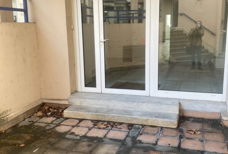 Local proche Centre Ville avec vitrine