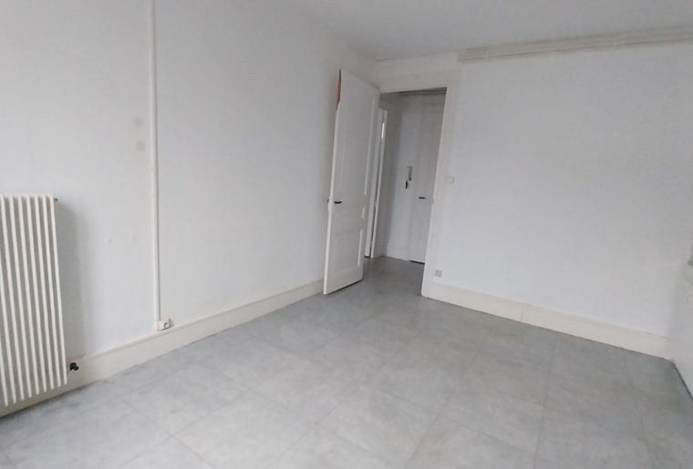FIRMINY - 28 RUE RASPAIL - T3 AU 1ER ETAGE
